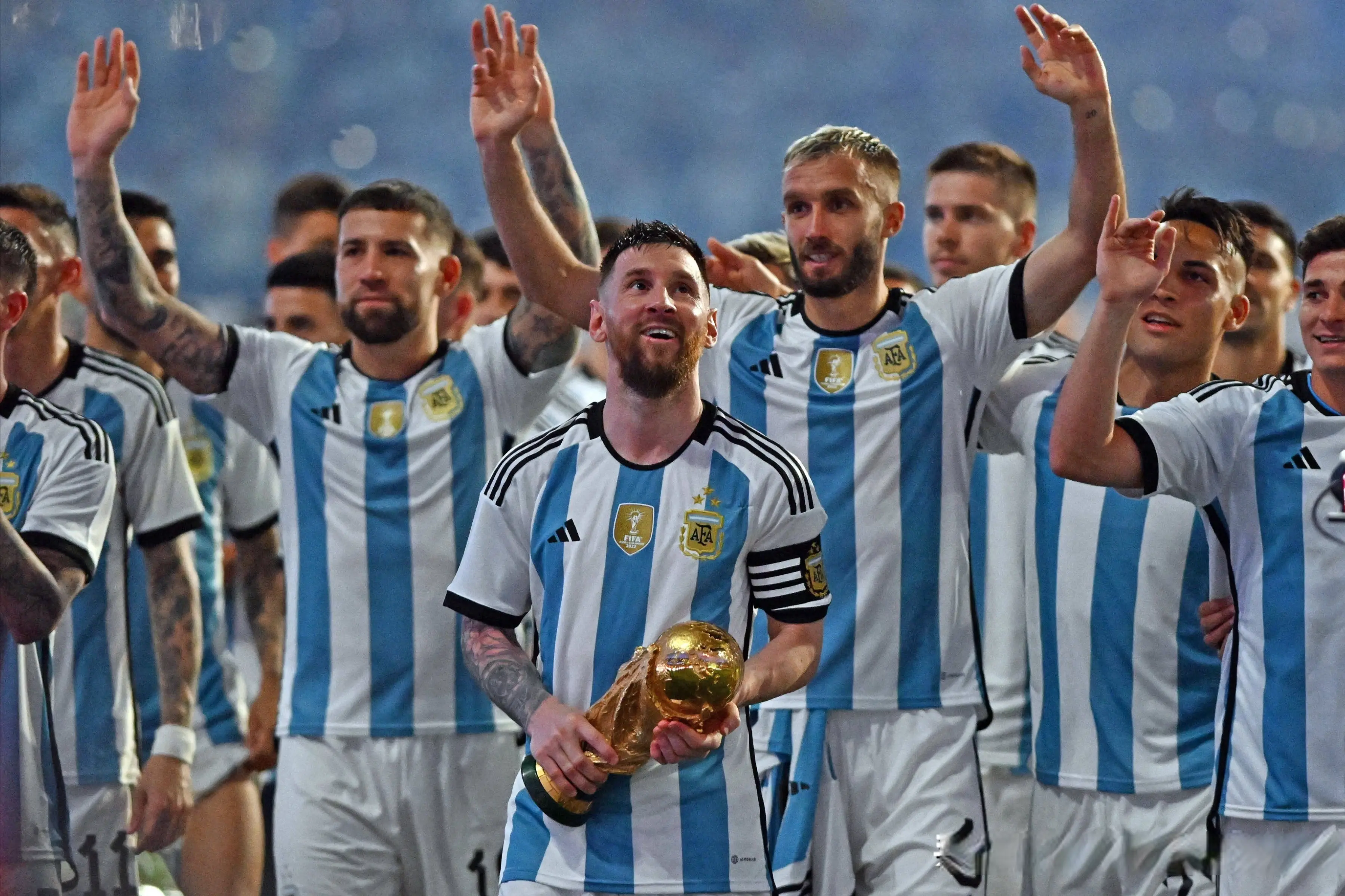 stron, 人或成梅西