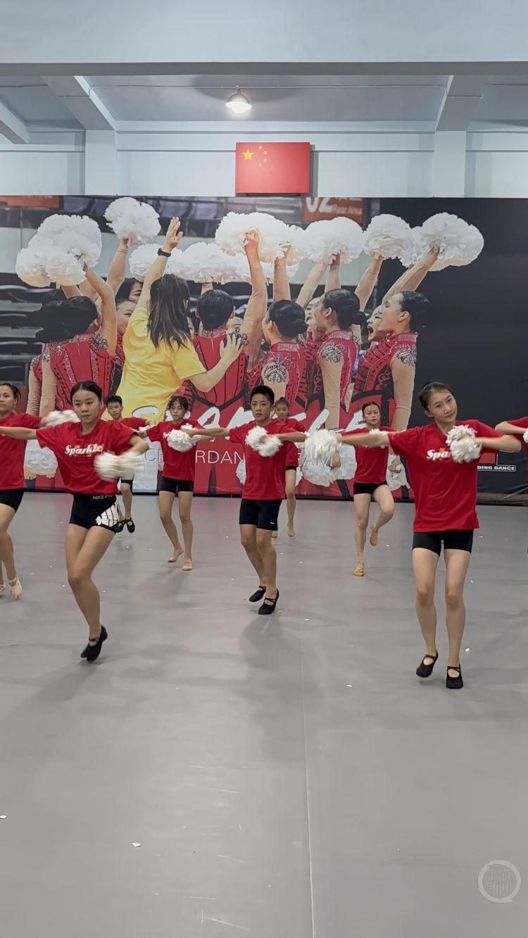 赛气氛中, vio, 揭幕战中 赛气氛中, vio, 揭幕战中